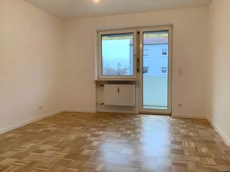 Zimmer 2 - Etagenwohnung in 90425 Nürnberg mit 77m² mieten