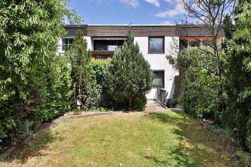 Rückseite Rückseite - Reihenmittelhaus in 90449 Nürnberg mit 110m² kaufen