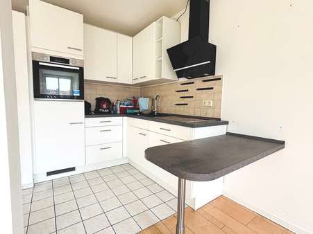 Offene Küche - Dachgeschosswohnung in 90451 Nürnberg mit 48m² mieten
