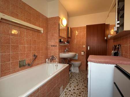 Badezimmer - Etagenwohnung in 90427 Nürnberg mit 56m² mieten