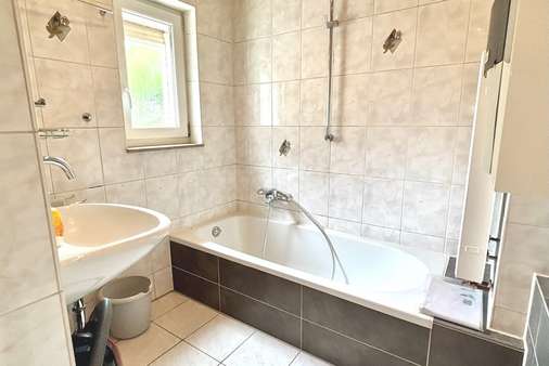 Bad Bad - Einfamilienhaus in 90542 Eckental mit 92m² kaufen