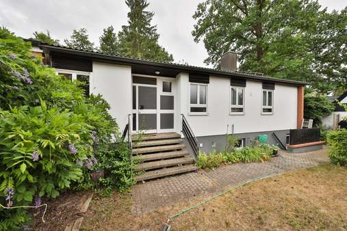 Vorderansicht - Bungalow in 90513 Zirndorf mit 132m² kaufen