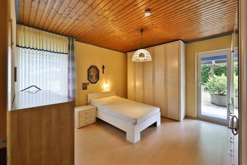 Schlafzimmer - EG - Zweifamilienhaus in 90559 Burgthann mit 163m² kaufen