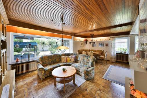Wohn- und Essbereich mit Blick auf die Terrasse - EG - Zweifamilienhaus in 90559 Burgthann mit 163m² kaufen