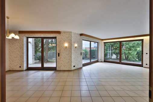 Wohn-/Esszimmer Wohn-/Esszimmer - Einfamilienhaus in 90475 Nürnberg mit 140m² kaufen