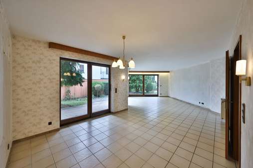 Wohn-/Esszimmer Wohn-/Esszimmer - Einfamilienhaus in 90475 Nürnberg mit 140m² kaufen