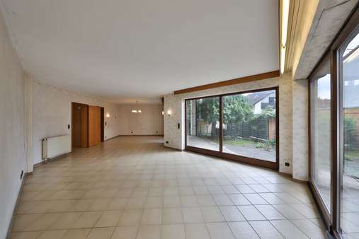 Wohn-/Esszimmer Wohn-/Esszimmer - Einfamilienhaus in 90475 Nürnberg mit 140m² kaufen