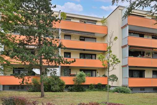 Außenansicht Balkonseite - Etagenwohnung in 90449 Nürnberg mit 76m² kaufen
