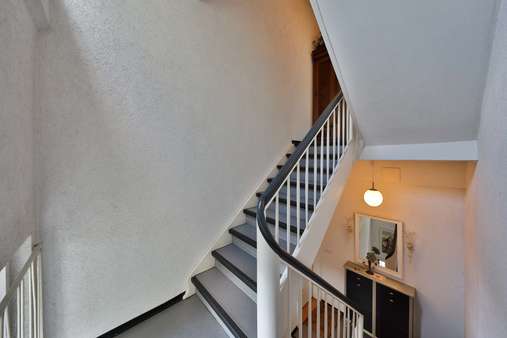 Treppenhaus Treppenhaus - Mehrfamilienhaus in 90439 Nürnberg mit 234m² kaufen