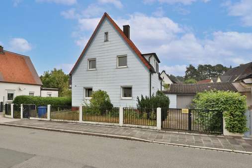 Außenansicht  - Einfamilienhaus in 90453 Nürnberg mit 128m² kaufen