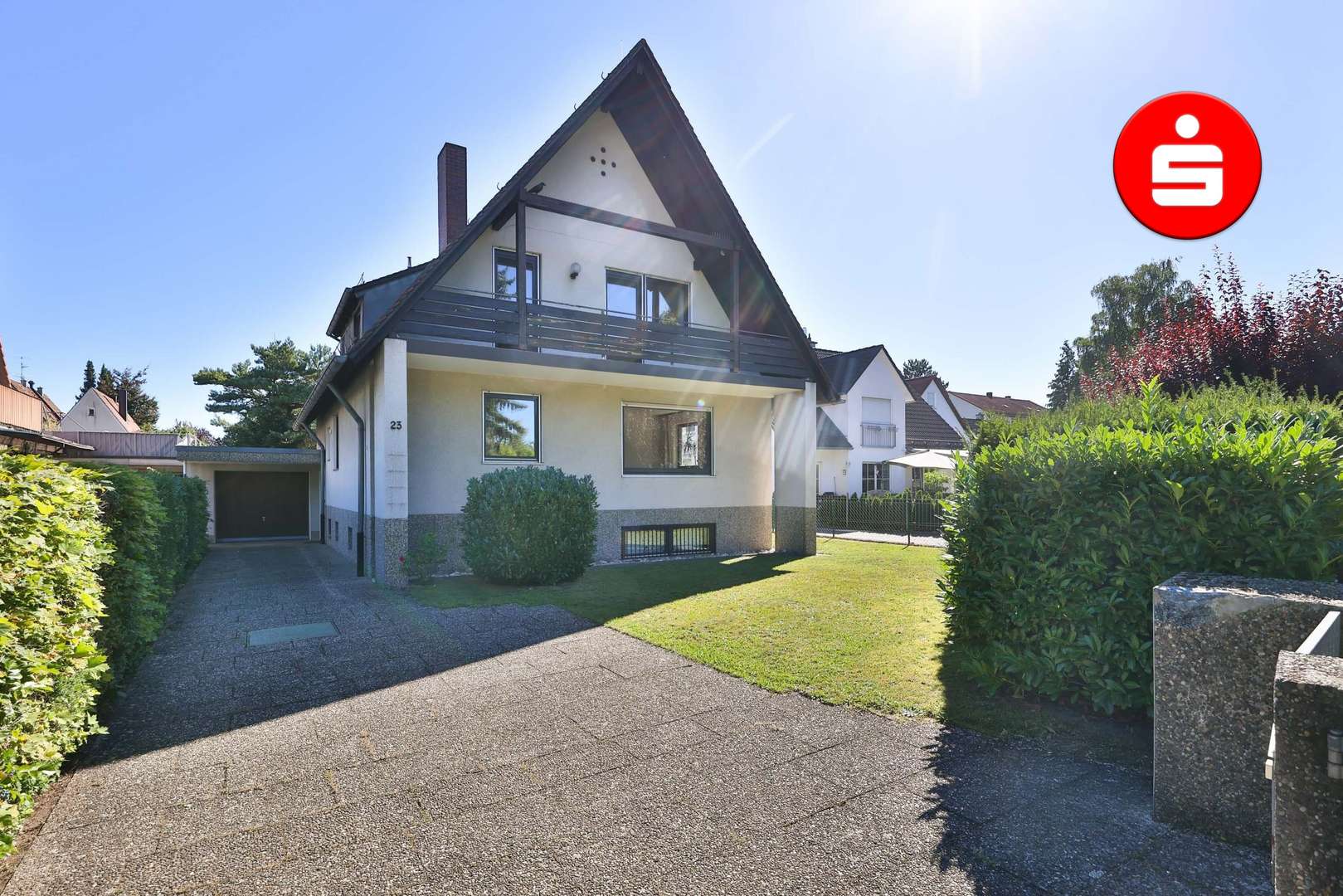 Hausansicht mit Garage und Einfahrt Hausansicht mit Garage und Einfahrt - Einfamilienhaus in 90475 Nürnberg mit 140m² kaufen