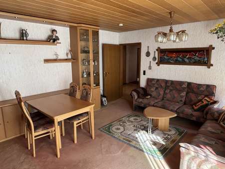 Wohnzimmer - Etagenwohnung in 90478 Nürnberg mit 80m² kaufen