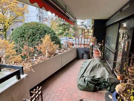 Balkon - Erdgeschosswohnung in 90409 Nürnberg mit 116m² kaufen
