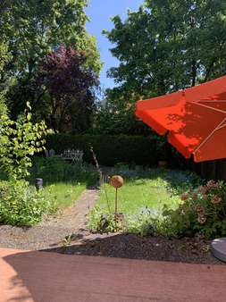 Blick von der Terrasse  - Reihenmittelhaus in 90461 Nürnberg mit 180m² kaufen