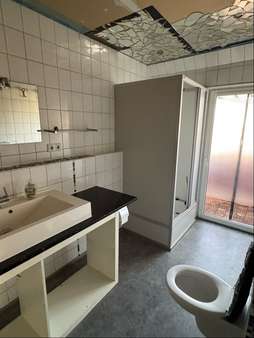 Badezimmer Badezimmer - Etagenwohnung in 90459 Nürnberg mit 102m² kaufen