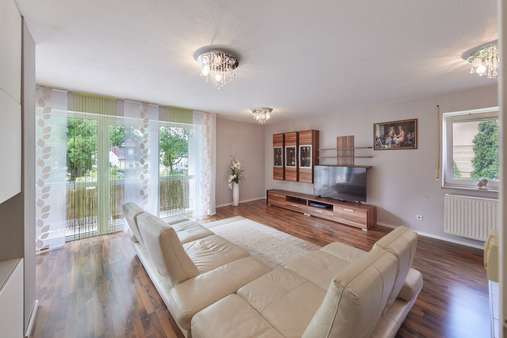 Wohnzimmer - Etagenwohnung in 90453 Nürnberg mit 96m² kaufen