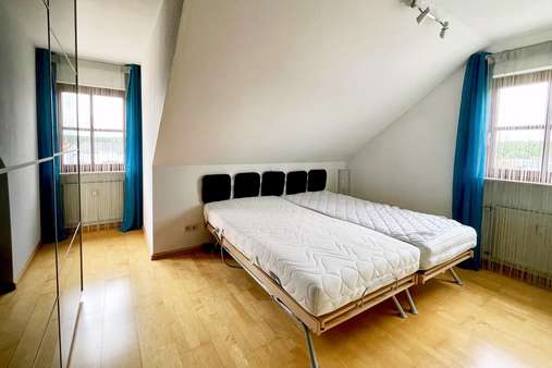 Schlafzimmer - Dachgeschosswohnung in 91154 Roth mit 78m² kaufen