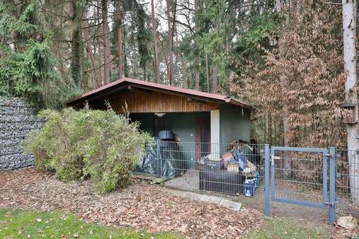 Gartenhäuschen und angrenzendes Waldgrundstück - Doppelhaushälfte in 91126 Schwabach mit 137m² kaufen