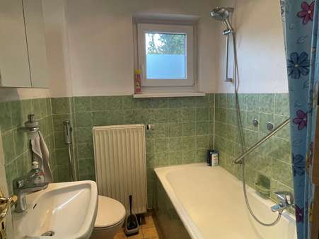 Tageslicht-Badezimmer im EG - Mehrfamilienhaus in 90449 Nürnberg mit 151m² kaufen