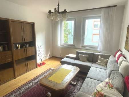 Wohnzimmer - Etagenwohnung in 90459 Nürnberg mit 69m² kaufen