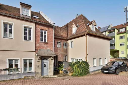 Außenansicht - Maisonette-Wohnung in 90427 Nürnberg mit 242m² kaufen