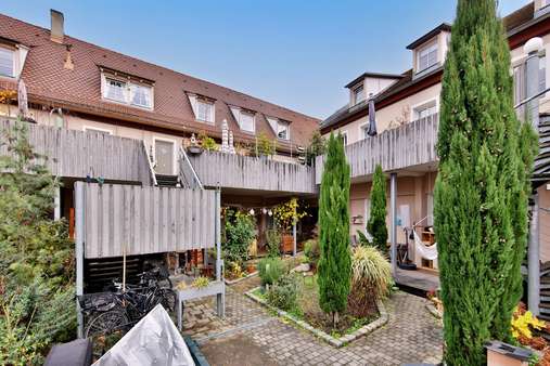 Innenhof - Maisonette-Wohnung in 90427 Nürnberg mit 242m² kaufen