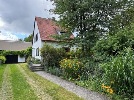 Zufahrt zum Haus - Einfamilienhaus in 90480 Nürnberg mit 72m² kaufen