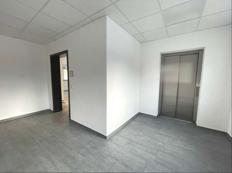 Zugang zur Büroeinheit - Büro in 90402 Nürnberg mit 123m² mieten