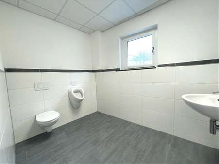 WC - Büro in 90402 Nürnberg mit 106m² mieten