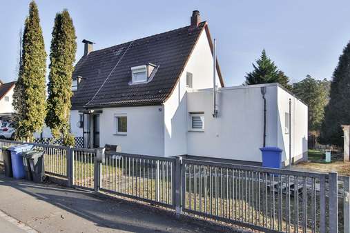 Vorderseite - Doppelhaushälfte in 90411 Nürnberg mit 121m² kaufen