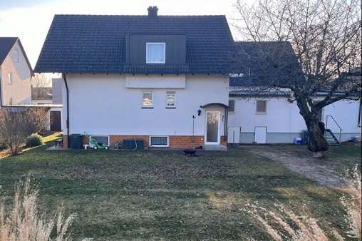 Hausansicht - Rückseite mit Garten - Einfamilienhaus in 90518 Altdorf mit 112m² kaufen