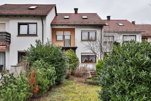 Außenansicht - Reihenmittelhaus in 90449 Nürnberg mit 115m² kaufen