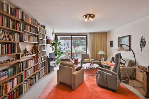 Wohnzimmer - Erdgeschosswohnung in 90411 Nürnberg mit 135m² kaufen