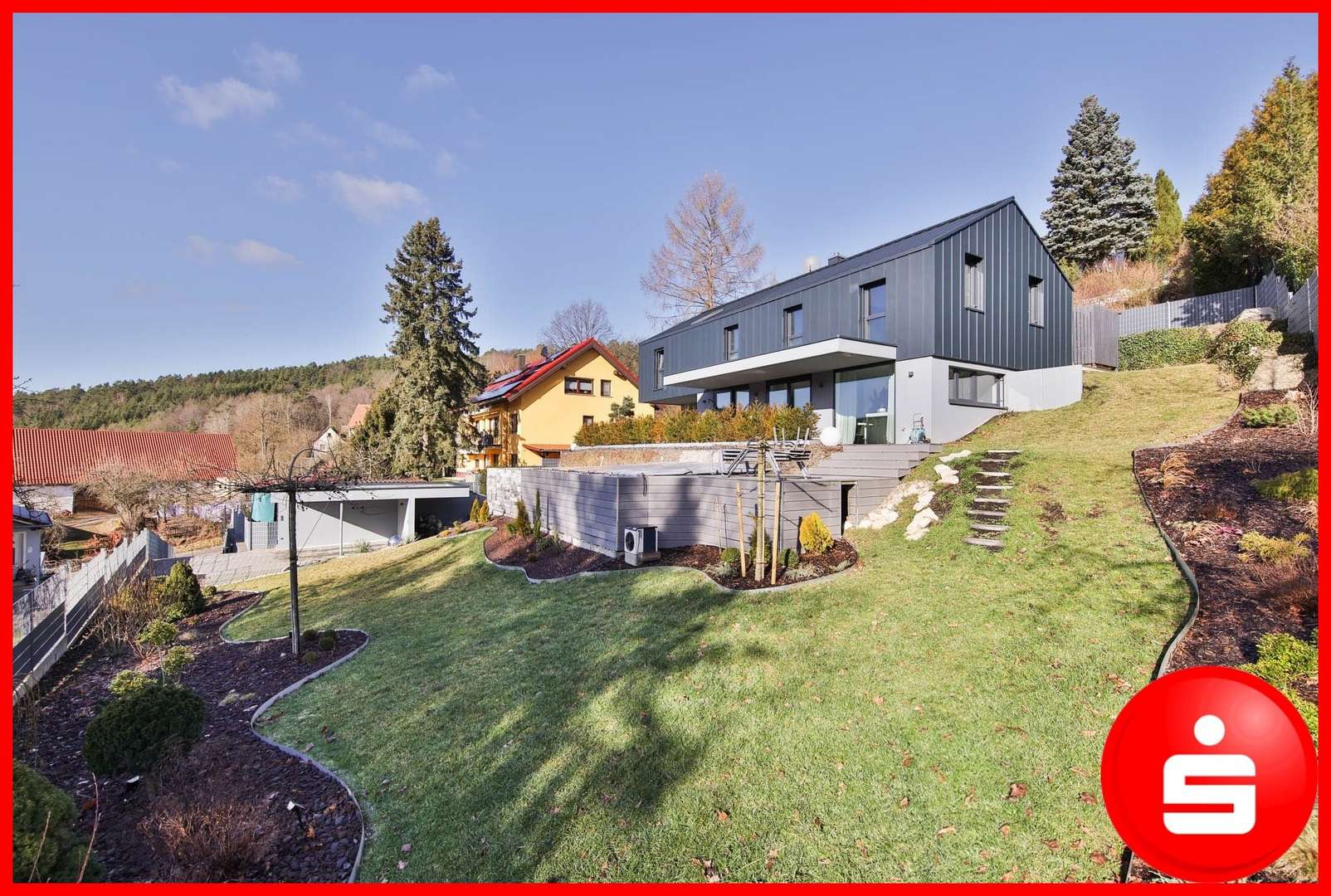 Hausansicht mit Garten - Einfamilienhaus in 90559 Burgthann mit 220m² kaufen