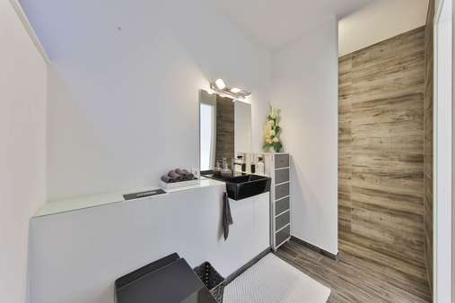 Gäste-WC mit Dusche - EG - Einfamilienhaus in 90559 Burgthann mit 220m² kaufen