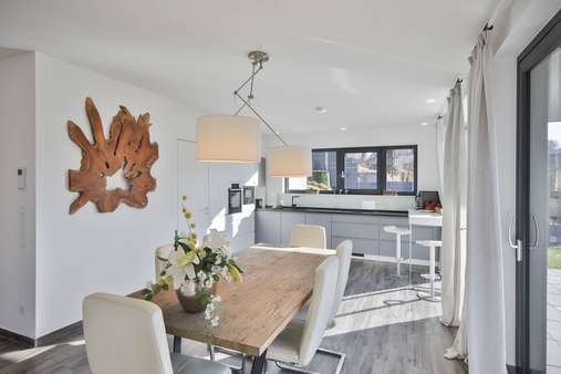 Küche mit Essbereich - Einfamilienhaus in 90559 Burgthann mit 220m² kaufen
