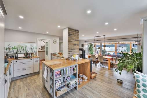 Küche und Essbereich - Bungalow in 90559 Burgthann mit 135m² kaufen