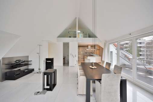 Wohnbereich mit Blick in die Küche - Galerie in 90402 Nürnberg mit 156m² kaufen