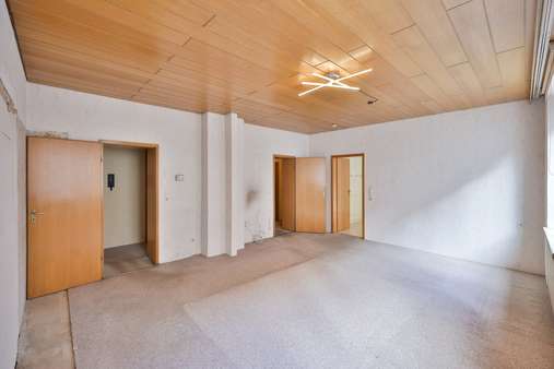 Wohnzimmer - Etagenwohnung in 90441 Nürnberg mit 110m² kaufen