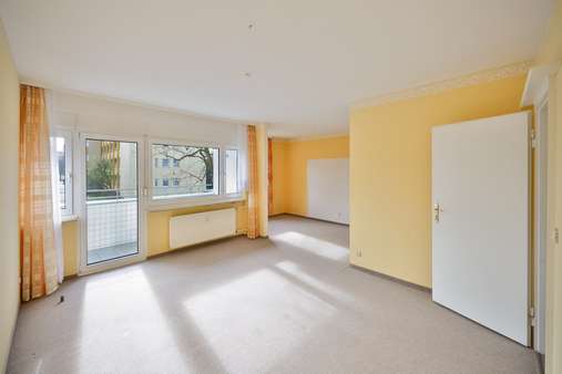 Wohnzimmer mit Essbereich - Etagenwohnung in 90491 Nürnberg mit 74m² kaufen