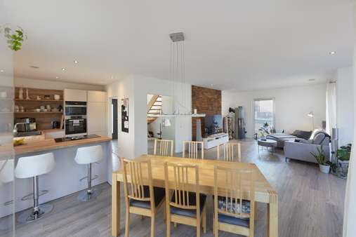 Küche, Ess- und Wohnbereich - Einfamilienhaus in 91186 Büchenbach mit 131m² kaufen