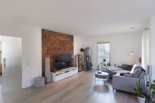 Wohnbereich mit Schwedenofen - Einfamilienhaus in 91186 Büchenbach mit 131m² kaufen