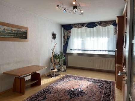 Wohnzimmer - Etagenwohnung in 90429 Nürnberg mit 63m² kaufen