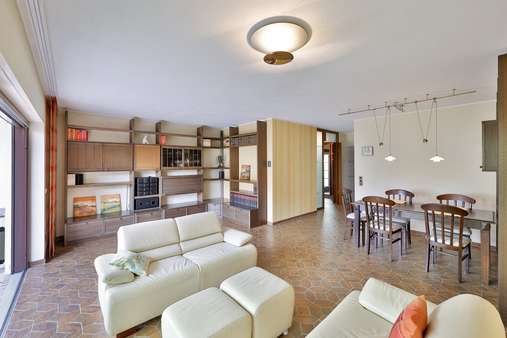 Wohnzimmer - Doppelhaushälfte in 91126 Schwabach mit 139m² kaufen