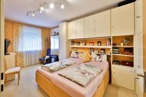 Schlafzimmer - Etagenwohnung in 90449 Nürnberg mit 85m² kaufen