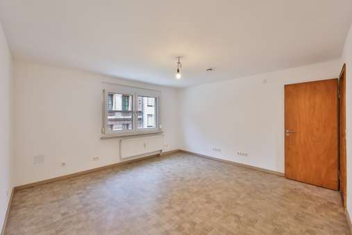 Wohnzimmer - Etagenwohnung in 90409 Nürnberg mit 57m² kaufen