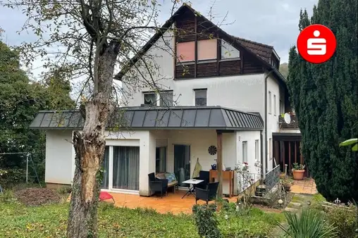 Vielseitiges Wohnhaus mit zwei Einheiten in Happurg!