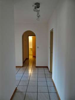 Flur unbewohnt - Etagenwohnung in 90419 Nürnberg mit 83m² als Kapitalanlage kaufen