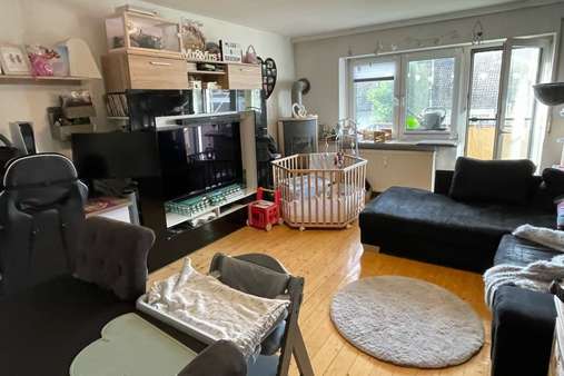 Wohnzimmer - Erdgeschosswohnung in 91238 Engelthal mit 71m² kaufen