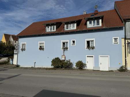 Außenansichten -  in 92331 Lupburg mit 98m² mieten